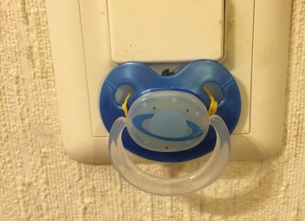 Lolette de mur cache prise